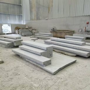 湖北 整石台阶（大面火烧+侧面自然面），出货前厂内拼装