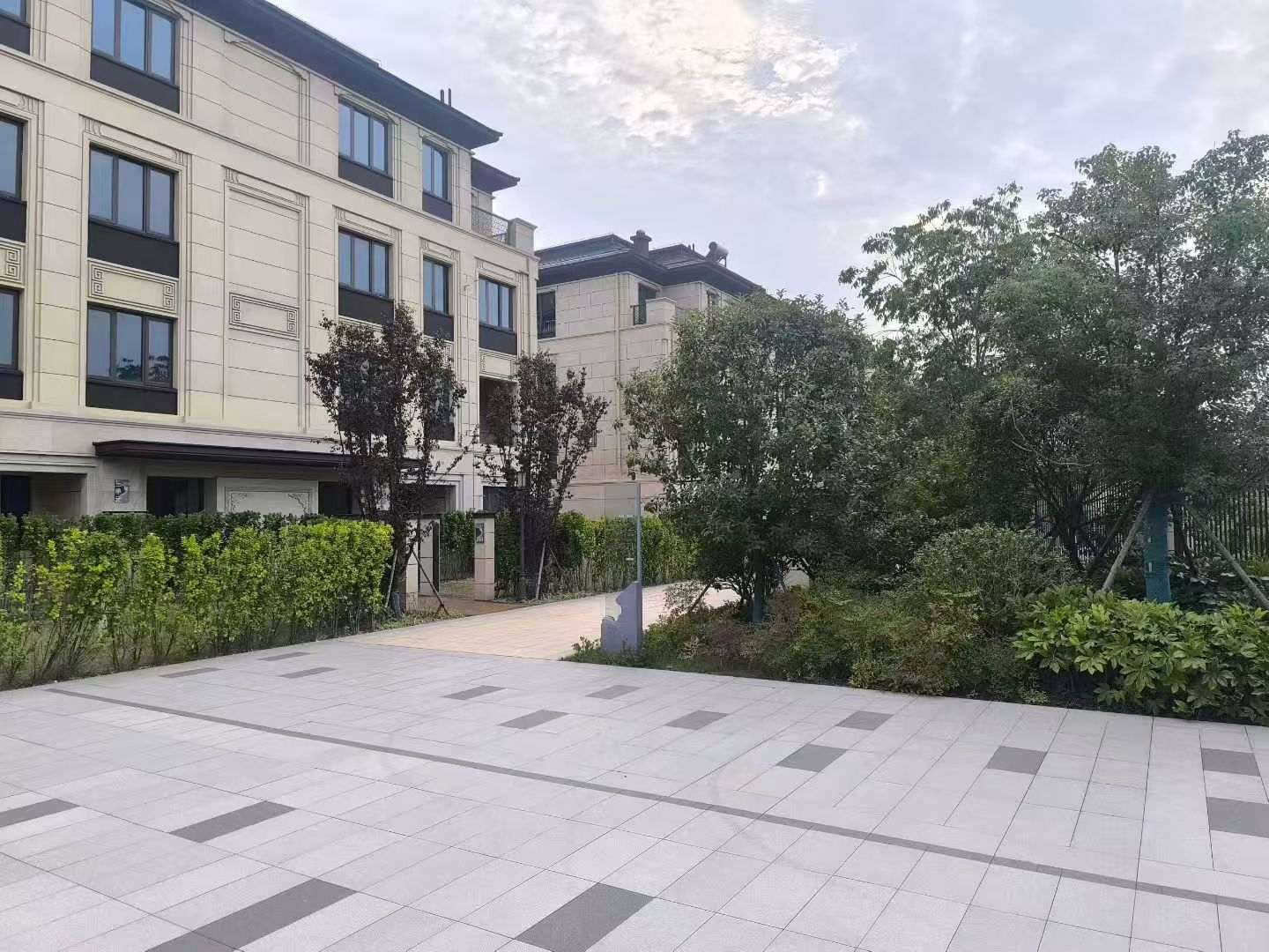 湖北 芝麻白与芝麻白搭配铺装，尺寸1200*600