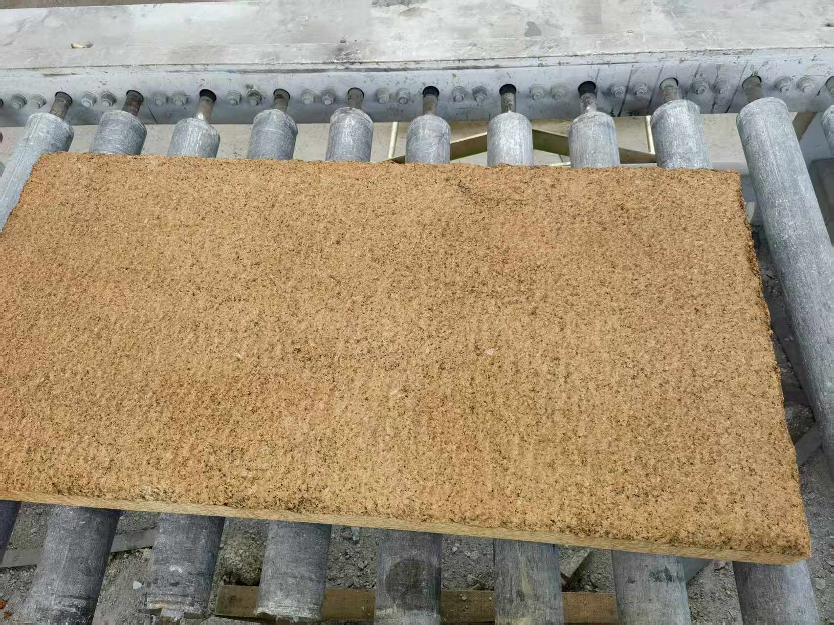 湖北 菠萝面老石板，做旧仿古石，流水线生产加工