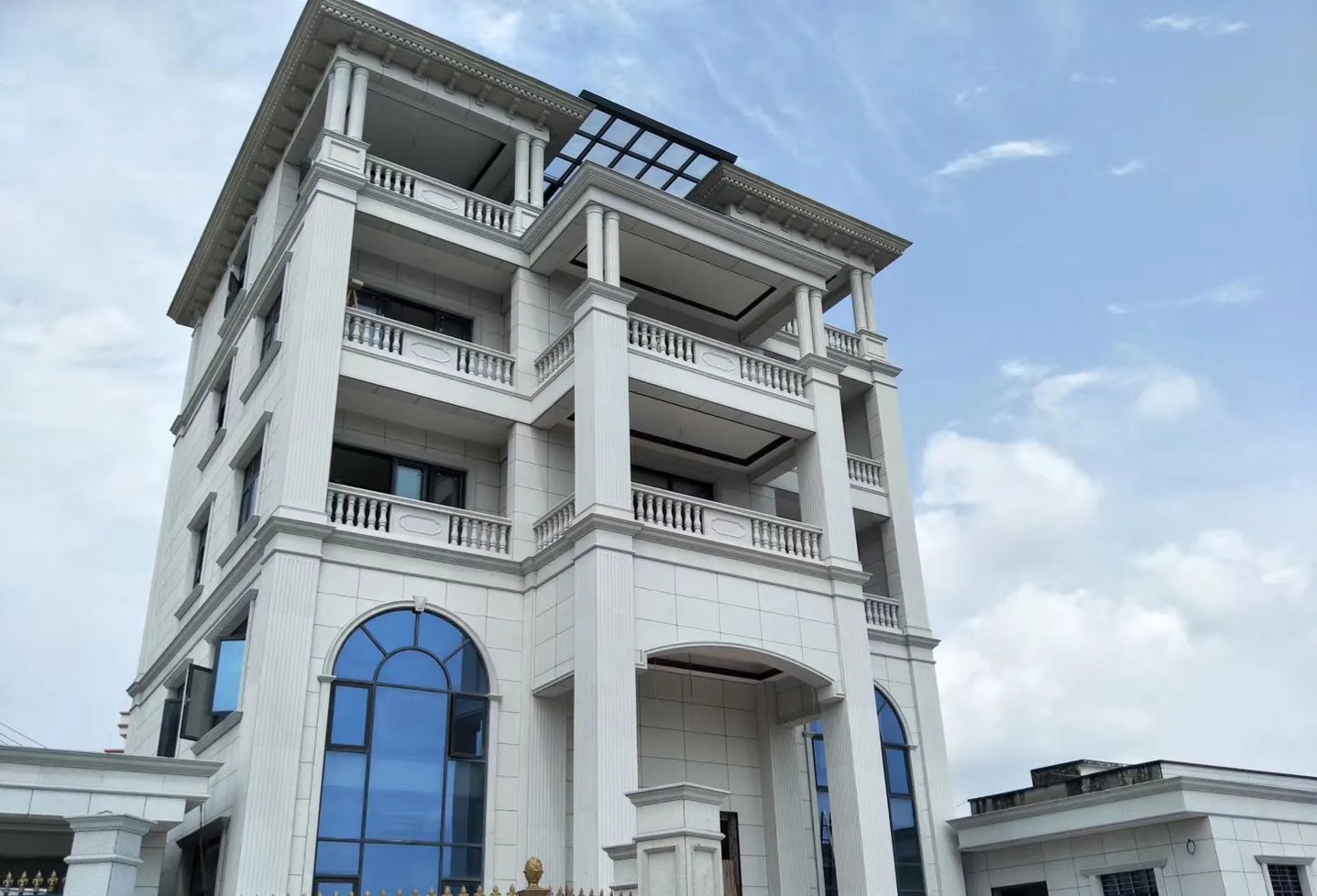 湖北芝麻白别墅干挂效果展示