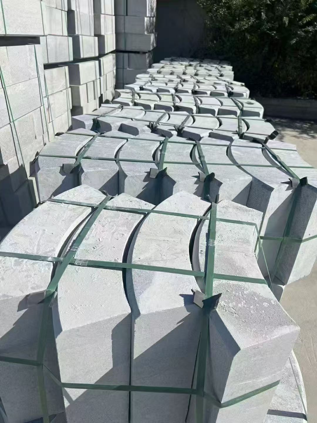 湖北 芝麻灰弧形路沿石