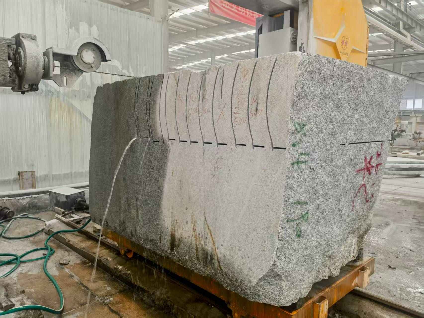 湖北 602，大花芙蓉白，绳锯加工弧形路沿石