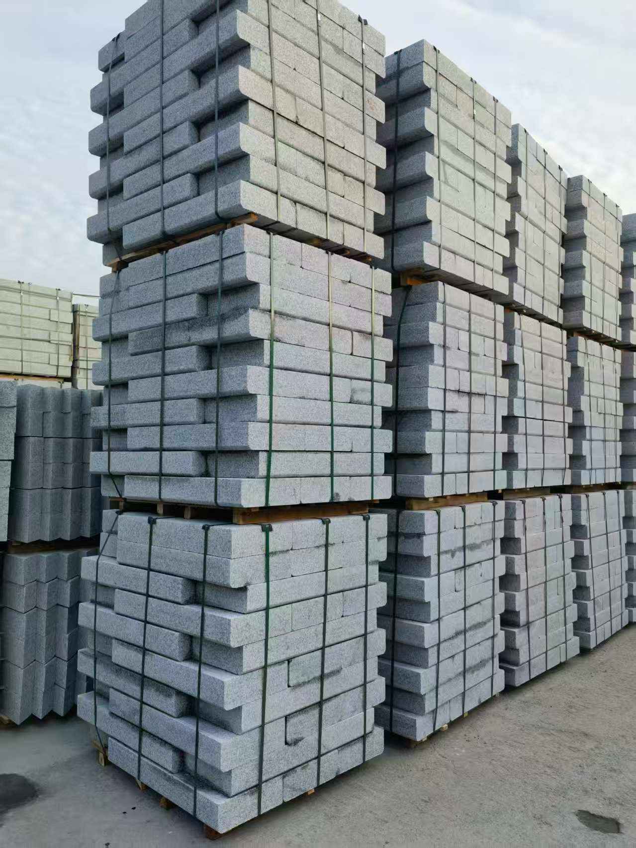 湖北 路沿石（路侧石），颜色一致，尺寸标准