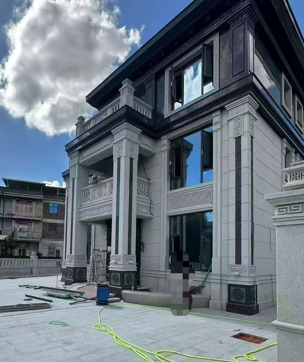 湖北 别墅干挂，芝麻白与芝麻黑完美配合