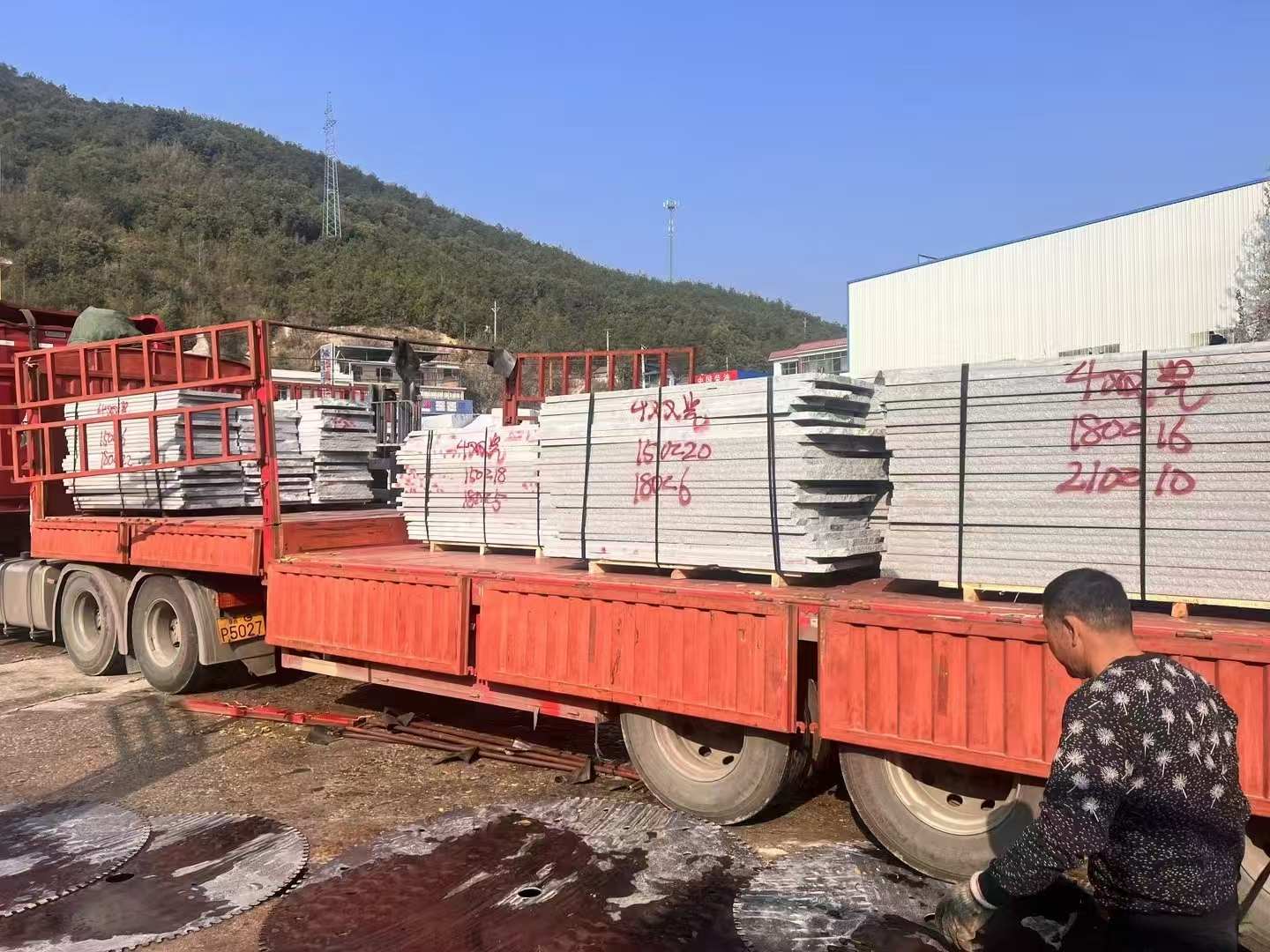 湖北 芝麻灰花岗岩光面毛板出货日常