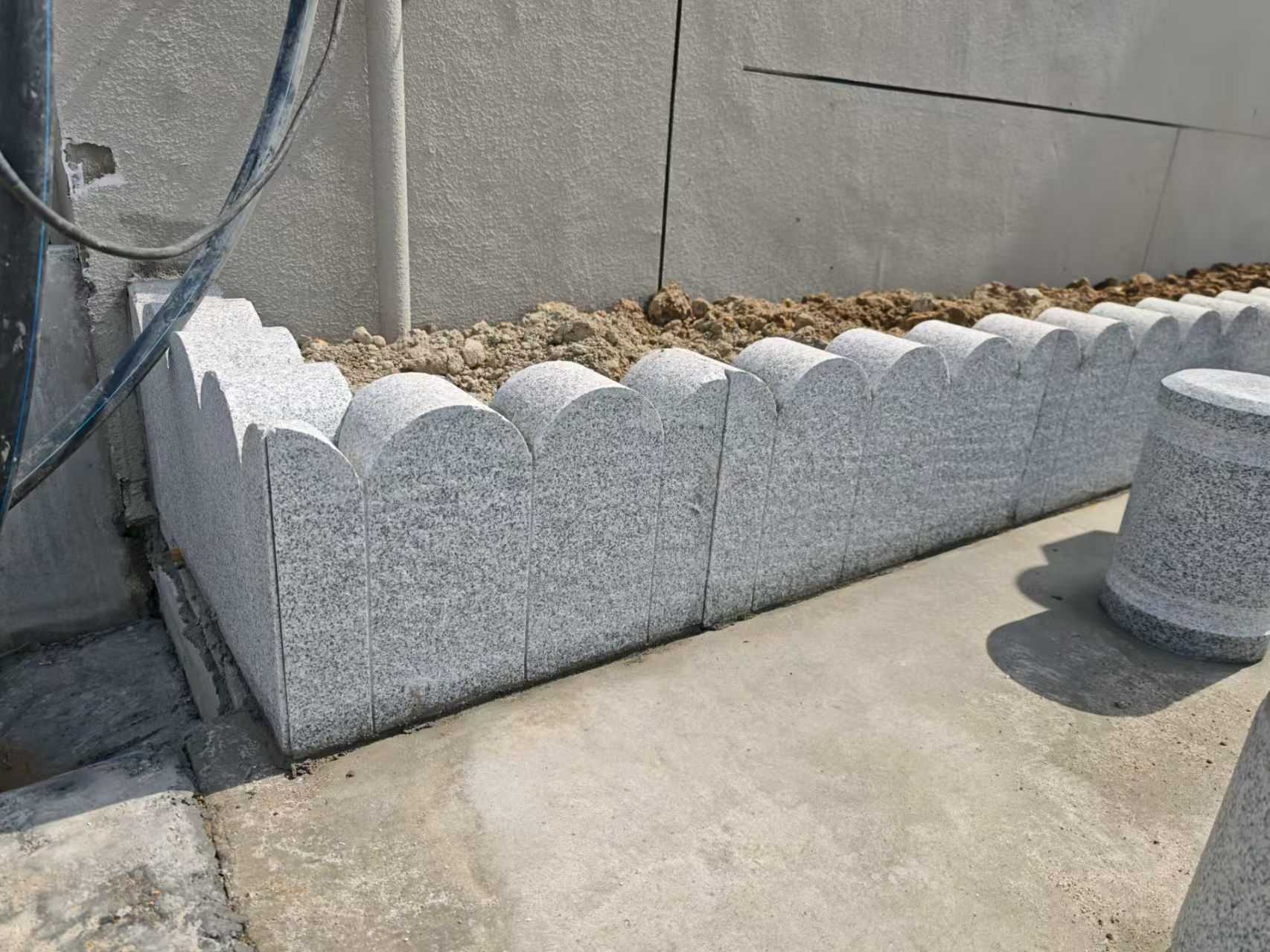 湖北 芝麻白花岗岩花边石铺装效果图